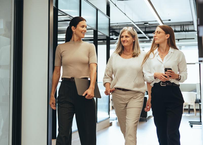 Drei Frauen im Büro