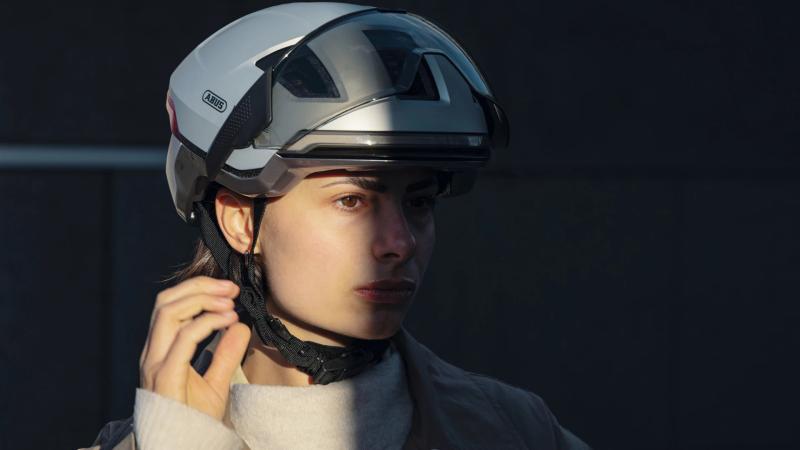 fahrradhelme mit blinker Fahrradhelm Sicherheitsassistenten, Headset, und SOS System Bez:Vitality Eco 8 Color:orange/black Design Center Baden-Württemberg>> Designgeschichte