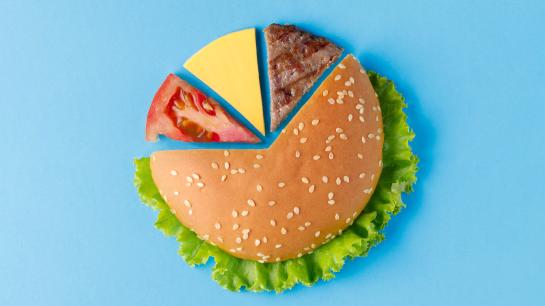 Fast Food: Burger mit Fleisch, Käse und Tomaten Bildbeschreibung nicht verfügbar